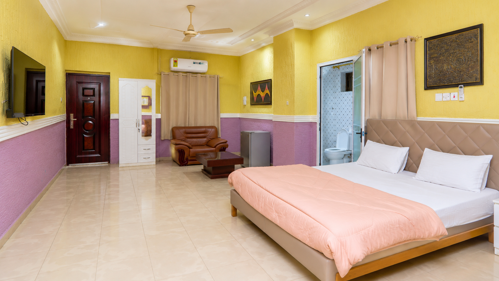 TRINEXX Hotel guest room